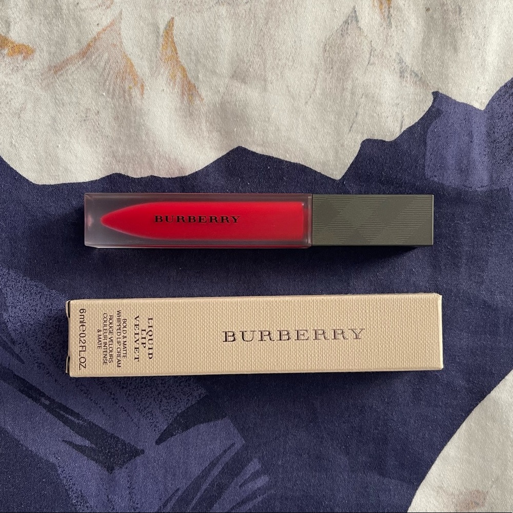 Burberry Liquid Lip Velvet - Military Red No.41